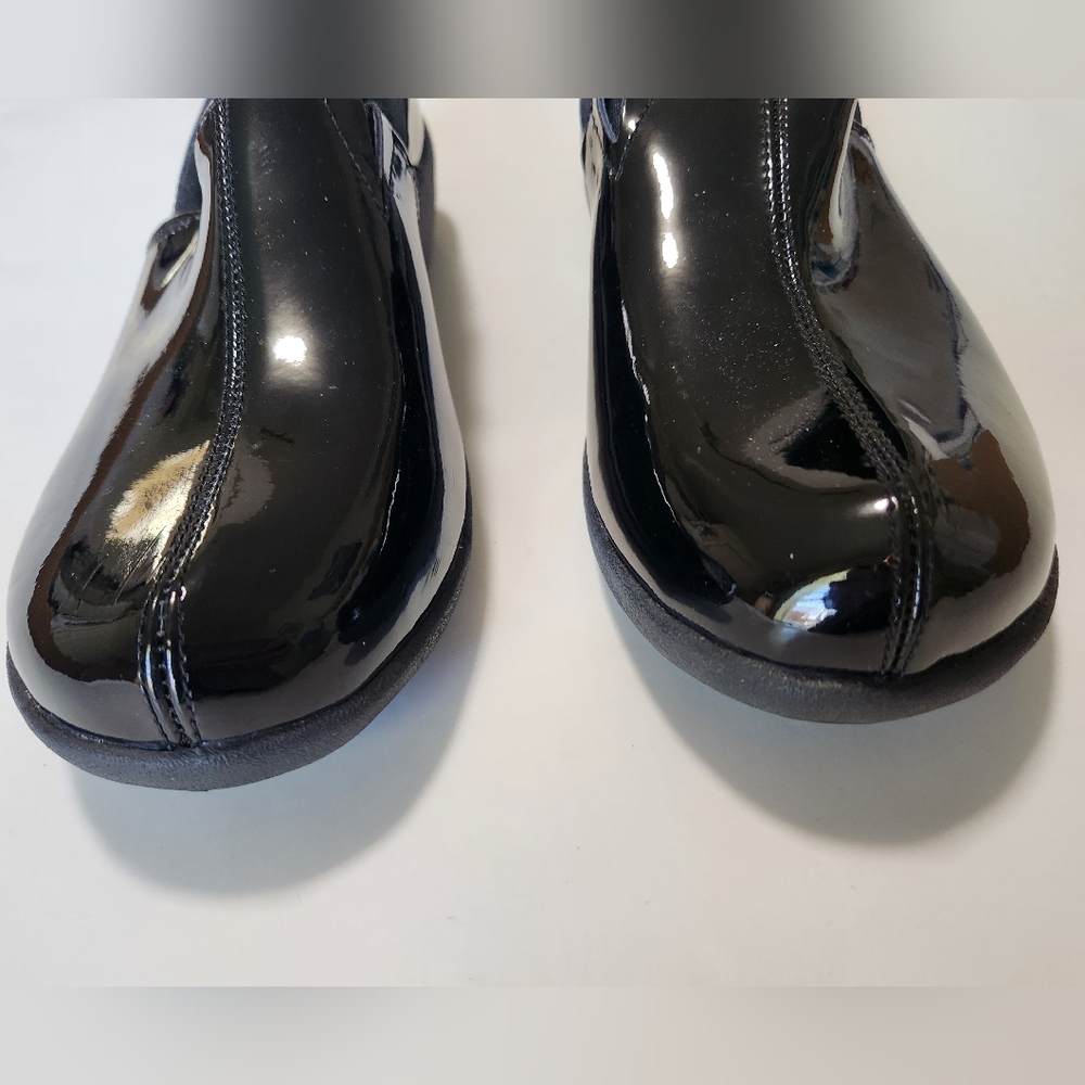 Skechers (Closer To 7.5 Than 8.5) Women’s Black Slip-On Patent Casual Shoes - Picture 8 of 14